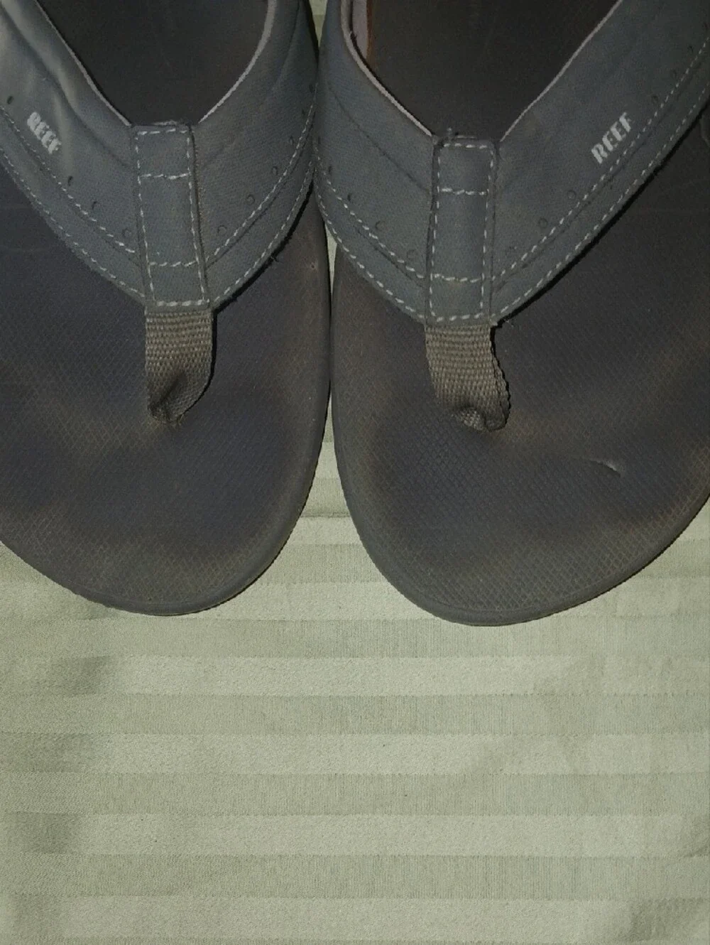 Reef Men's Black and Dark Gray Flip Flop Sandals Sz: 8